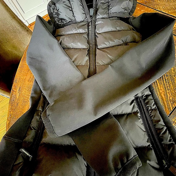 Moncler Jackets & Blazers - Moncler jacket, in perfect condition and barely worn.